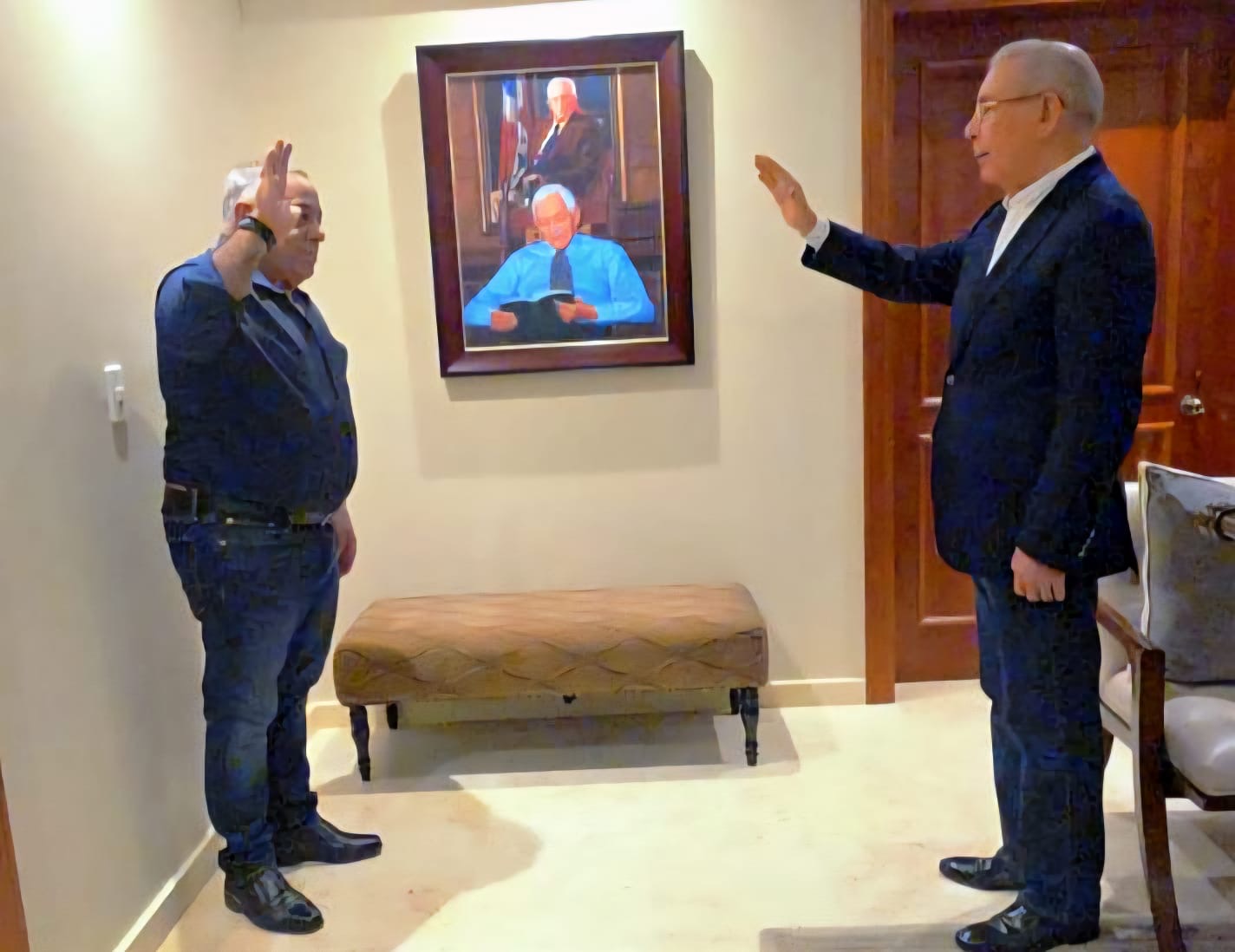 Danilo Medina juramenta dirigentes del PLD que regresan a su casa