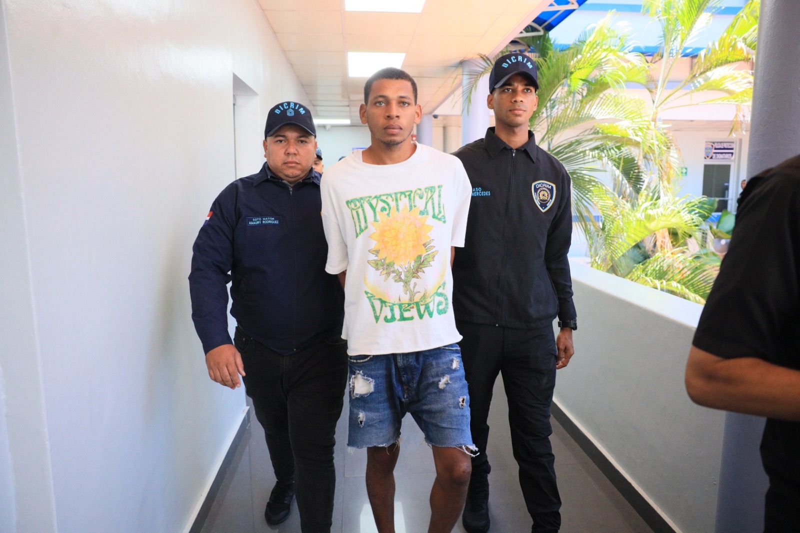 Ante las labores de búsqueda y de investigación, se entrega hombre acusado de causar muerte a cabo policial durante incidente familiar en Brisas del Este, SDE