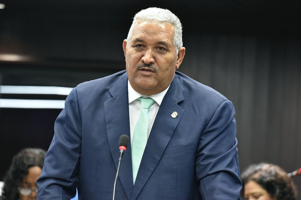 Diputado Ángel Sánchez lleva soluciones viales a comunidades rurales de Ocoa