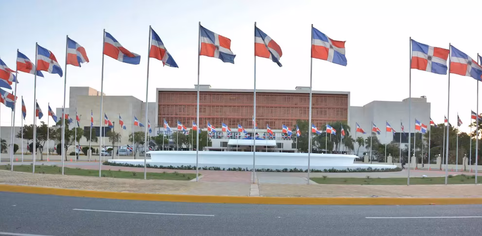 Reforma laboral: Diputados amplían licencia de paternidad y autorizan suspensión de contratos en casos excepcionales en república Dominicana