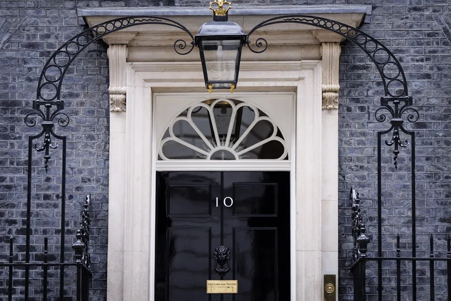 El primer ministro británico se niega a dimitir pese a las presiones de su partido