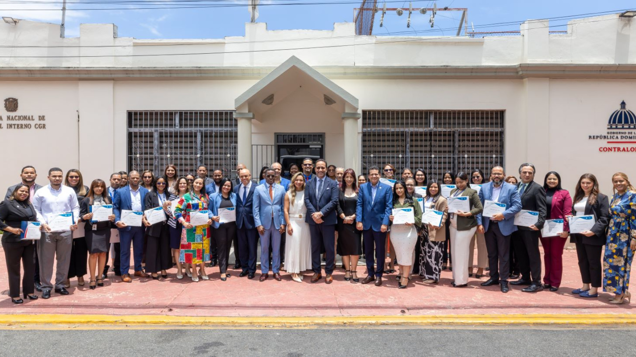 Contraloría fortalece plataforma “Alerta Segura CGR” con certificación internacional de colaboradores