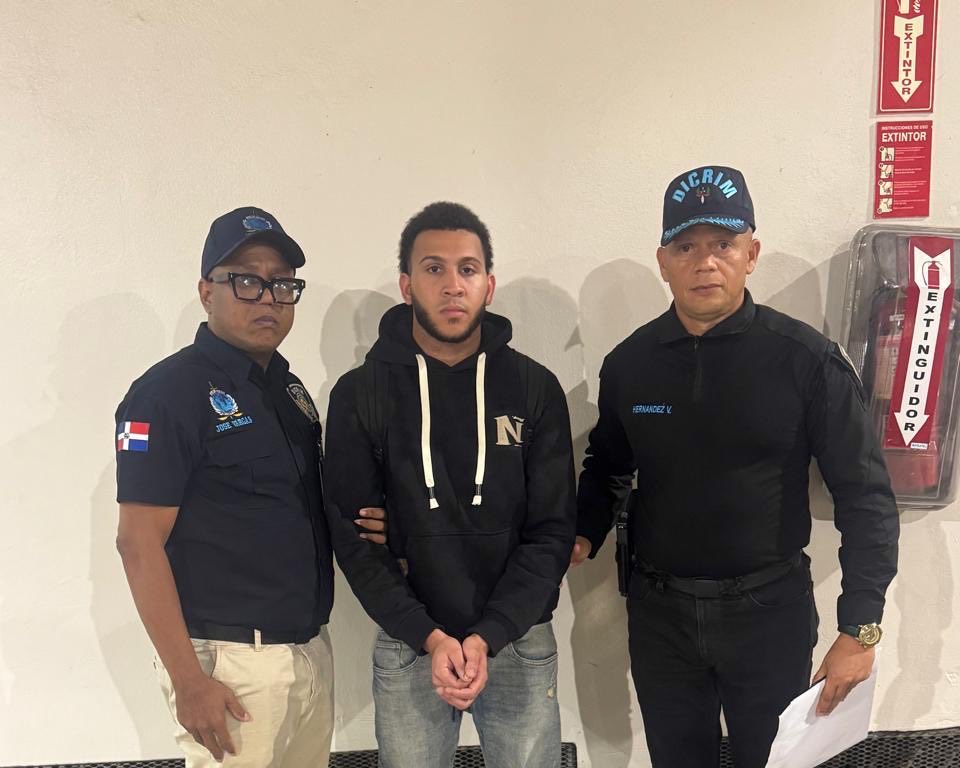 OCN-Interpol Santo Domingo recibe en extradición desde España y Chile a dos dominicanos acusados de violación sexual y homicidio.
