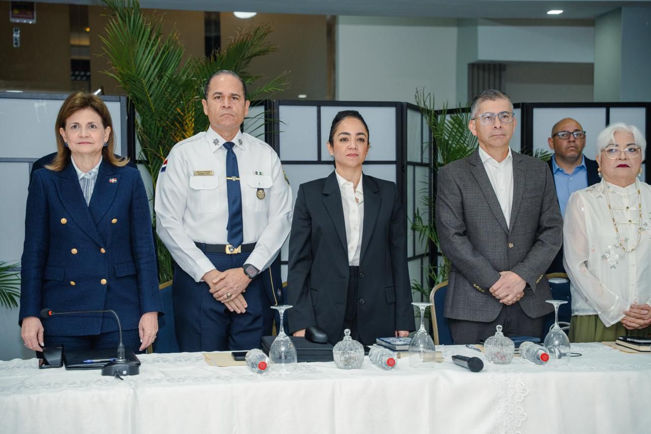 Más de 19 mil motociclistas fiscalizados y 6 mil motocicletas retenidas durante operativos del fin de semana. Más de 19 mil motociclistas fiscalizados y 6 mil motocicletas retenidas durante operativos del fin de semana.