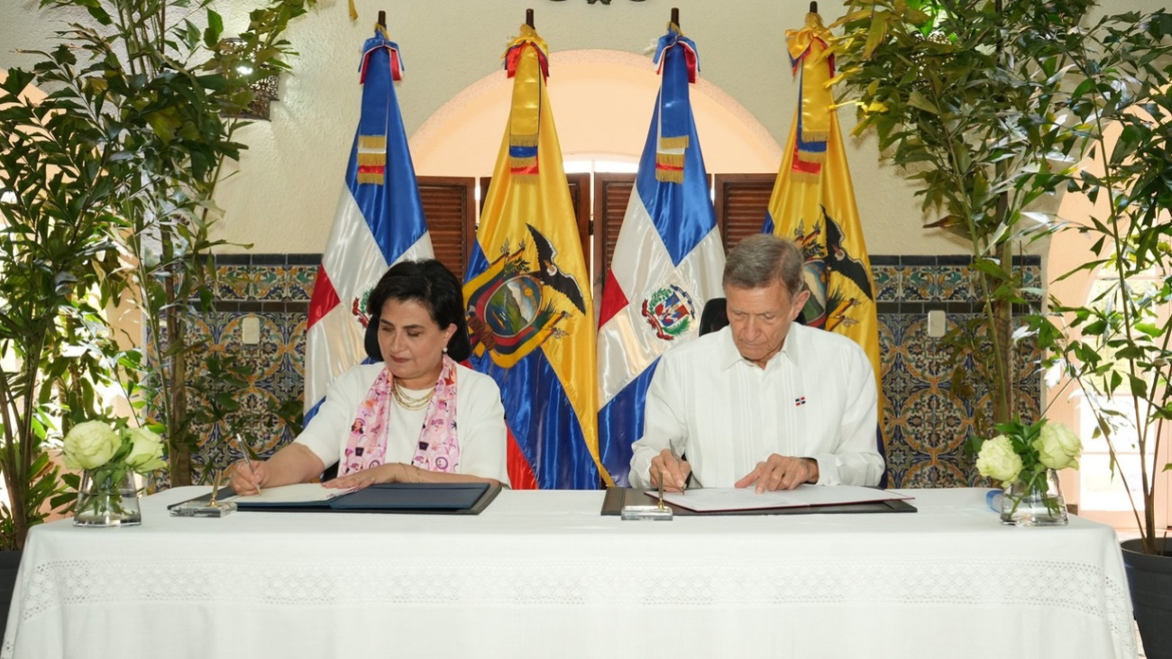 Cancilleres de Ecuador y República Dominicana acuerdan impulsar proyectos bilaterales en beneficio de ambos países Cancilleres de Ecuador y República Dominicana acuerdan impulsar proyectos bilaterales en beneficio de ambos países
