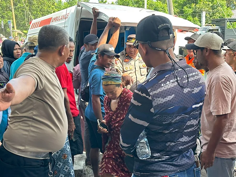 Tres senderistas muertos y 17 rescatados en Indonesia tras la erupción del volcán Dukono