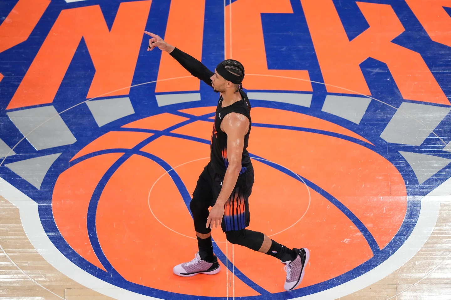 Los Knicks se colocan a 2 victorias de las Finales de la NBA con un triunfo de 109-93 sobre los Cavs.
