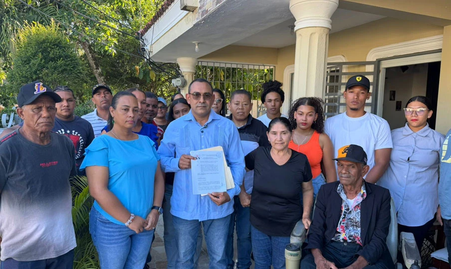 Regidor Leonel Vicioso anuncia su salida de la Fuerza del Pueblo