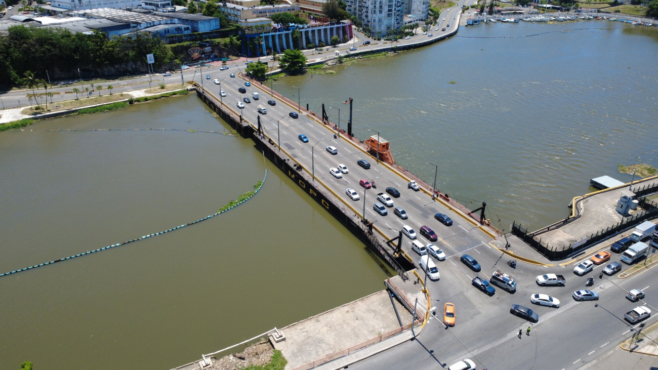 El puente flotante será cerrado por 2 horas este sábado para permitir el paso de una embarcación