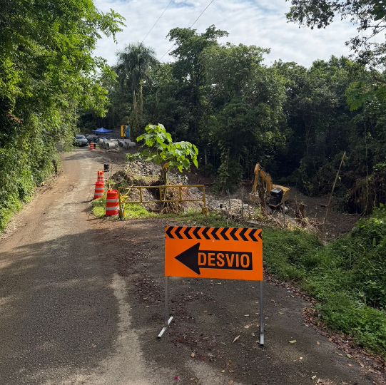 Obras Públicas interviene derrumbe en calle La Isabel de Pedro Brand tras intensas lluvias