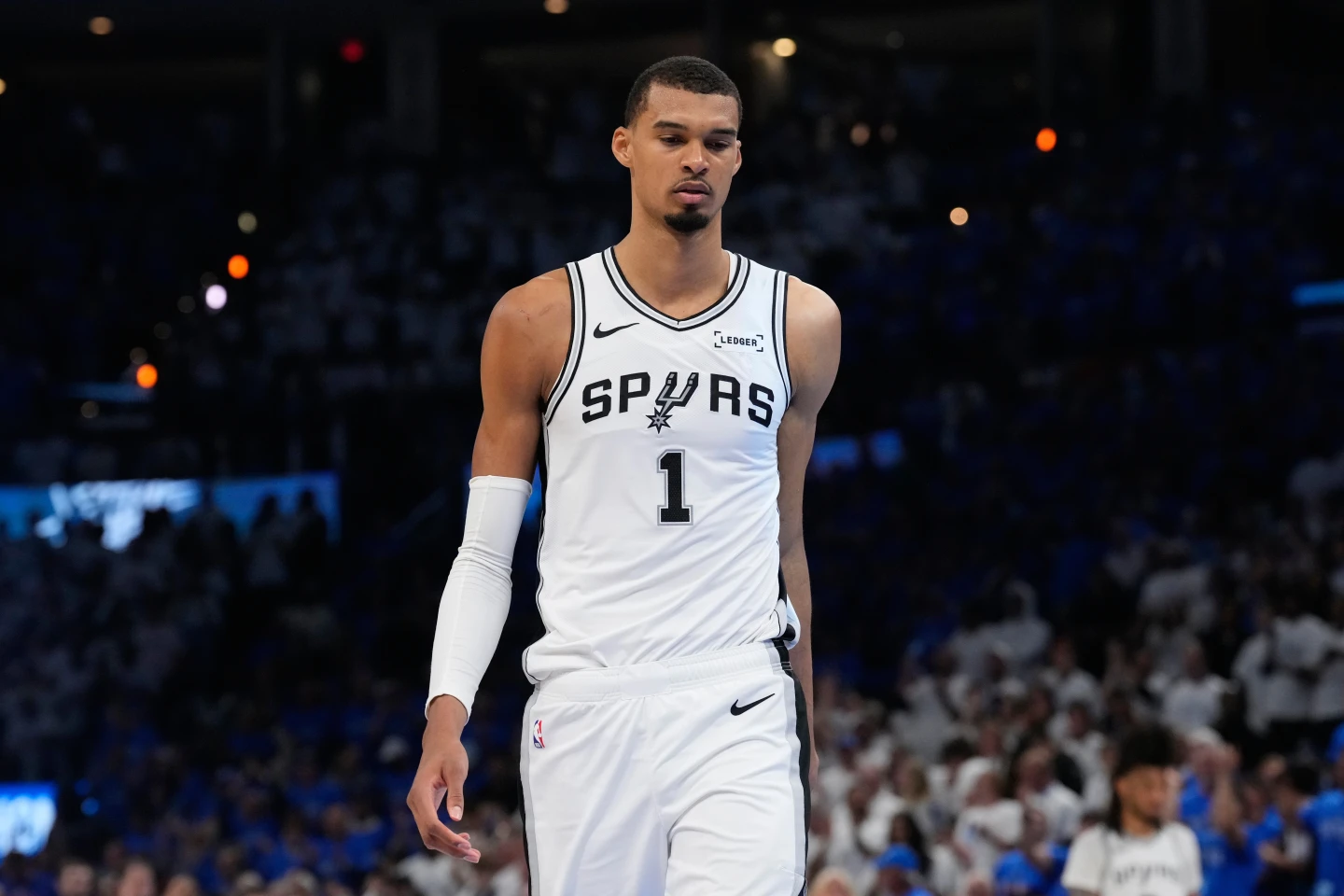 Wembanyama se mostró decepcionado tras la derrota de los Spurs ante el Thunder, a pesar de otra brillante actuación estadística.