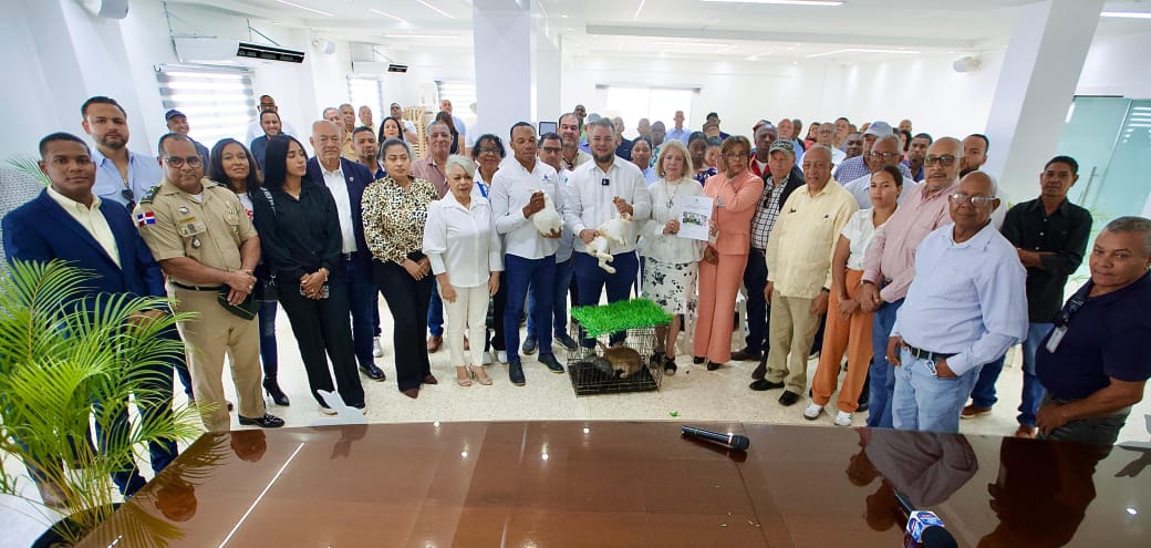 Hecmilio Galván: "Es hora de que los dominicanos piensen en el conejo"