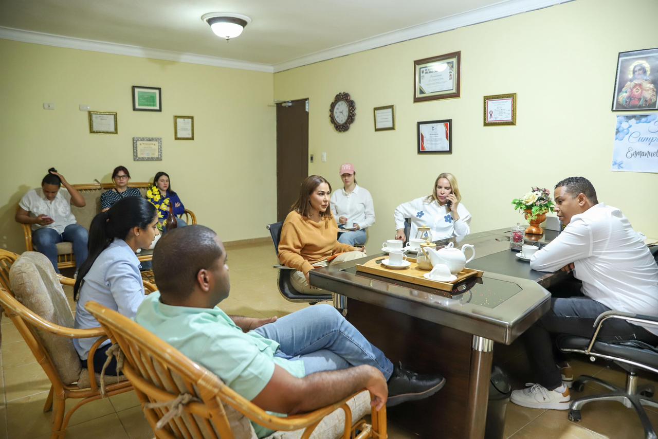 Supérate visita comunidades afectadas por lluvias en La Vega; coordina apoyo para familias afectadas