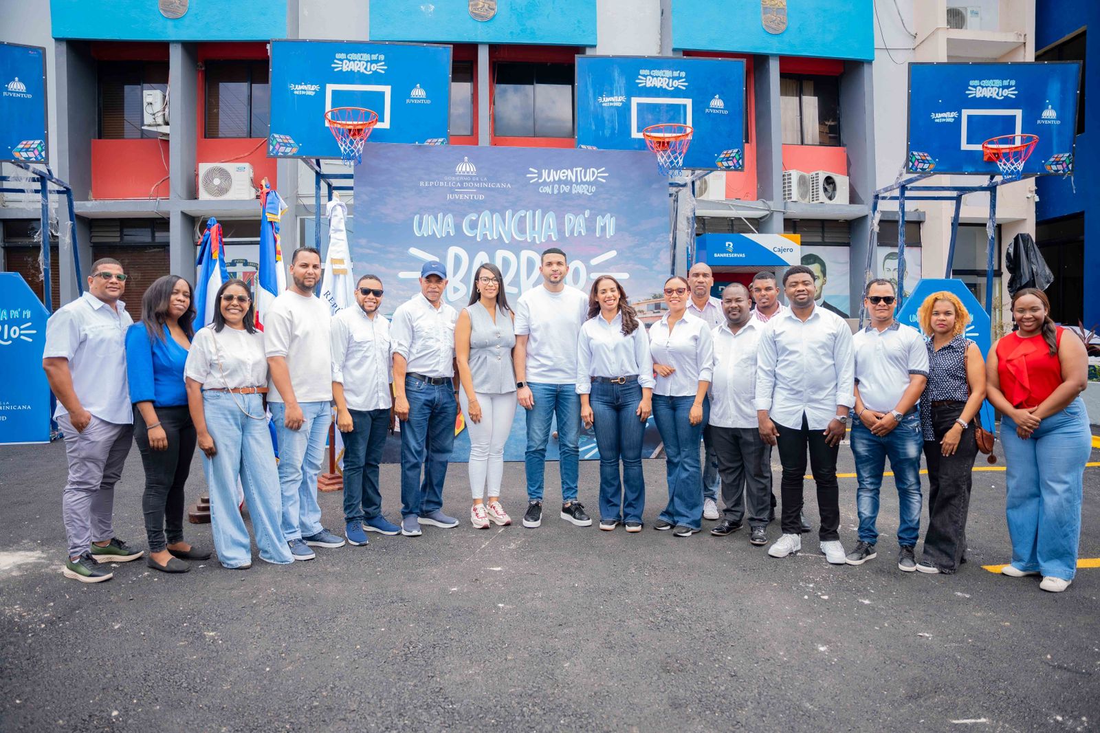 Ministerio de la Juventud y Alcaldía de Santo Domingo Norte entregan canchas deportivas a través del programa “Una Cancha Pa’ Mi Barrio”