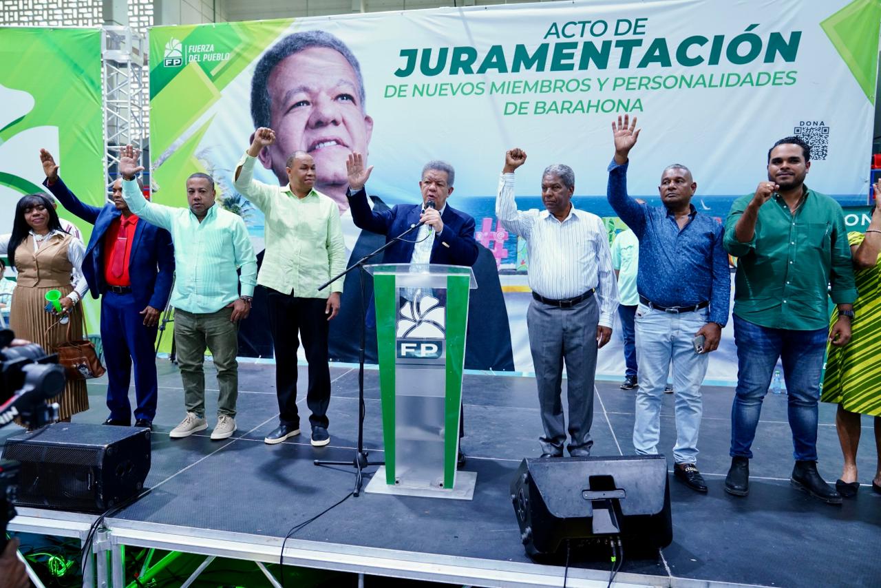 Leonel juramenta en Barahona a Pedro Peña Rubio y al exdiputado del PRM Miguel Florián