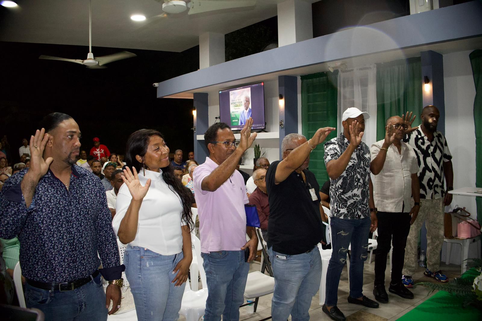 Antonio Florián juramenta en Puerto Rico a nuevos miembros de la Fuerza del Pueblo provenientes del PRM y el PLD