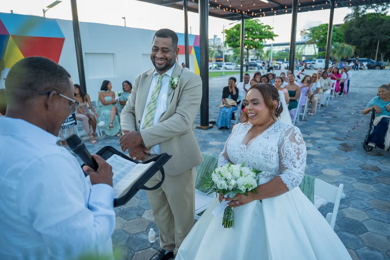 Amor frente al mar: espacios recuperados por Carolina en el malecón se afianzan como escenarios de bodas