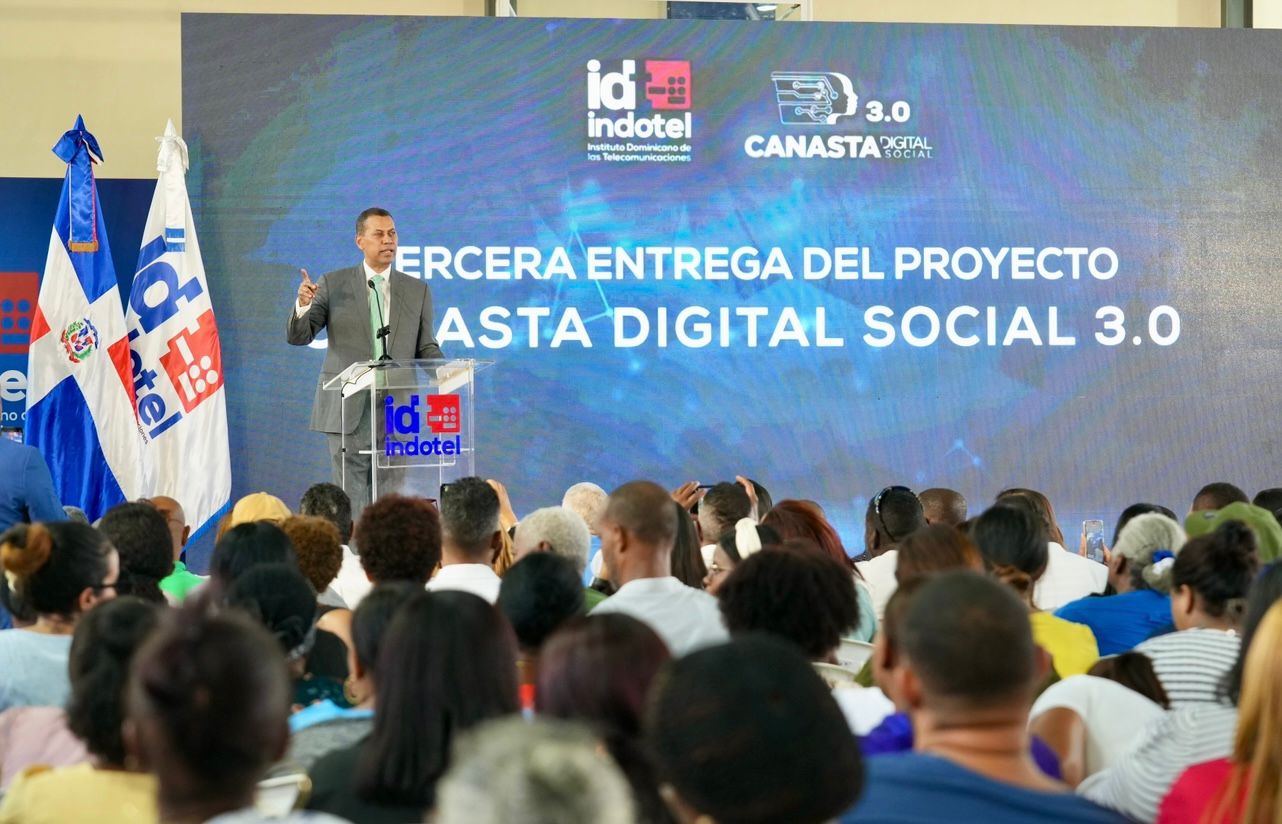 Indotel impulsa inclusión tecnológica con entrega de Canasta Digital Social 3.0 a más de 350 personas en Circunscripción 3 del DN