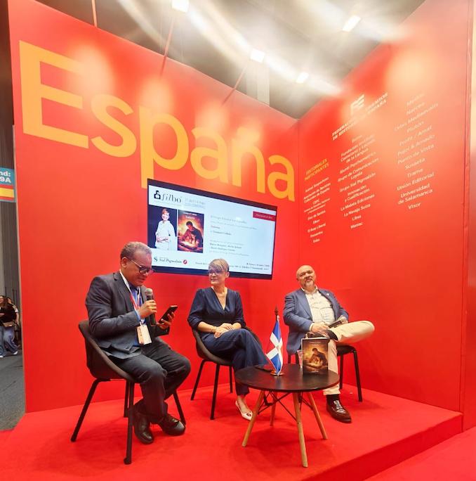 Lizamavel Collado presenta poemario en la Feria del Libro de Bogotá