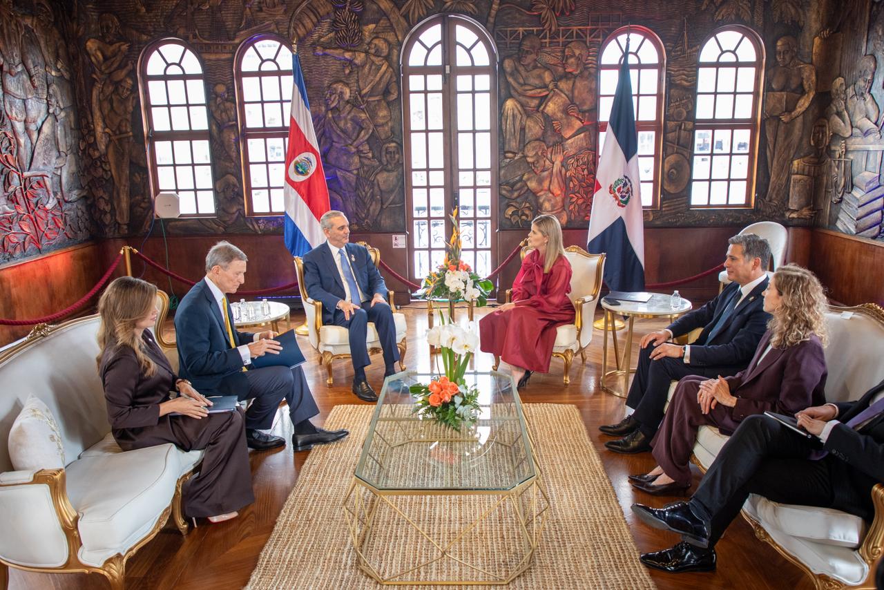 Presidente Abinader sostiene reunión bilateral con la mandataria electa, Laura Fernández Delgado