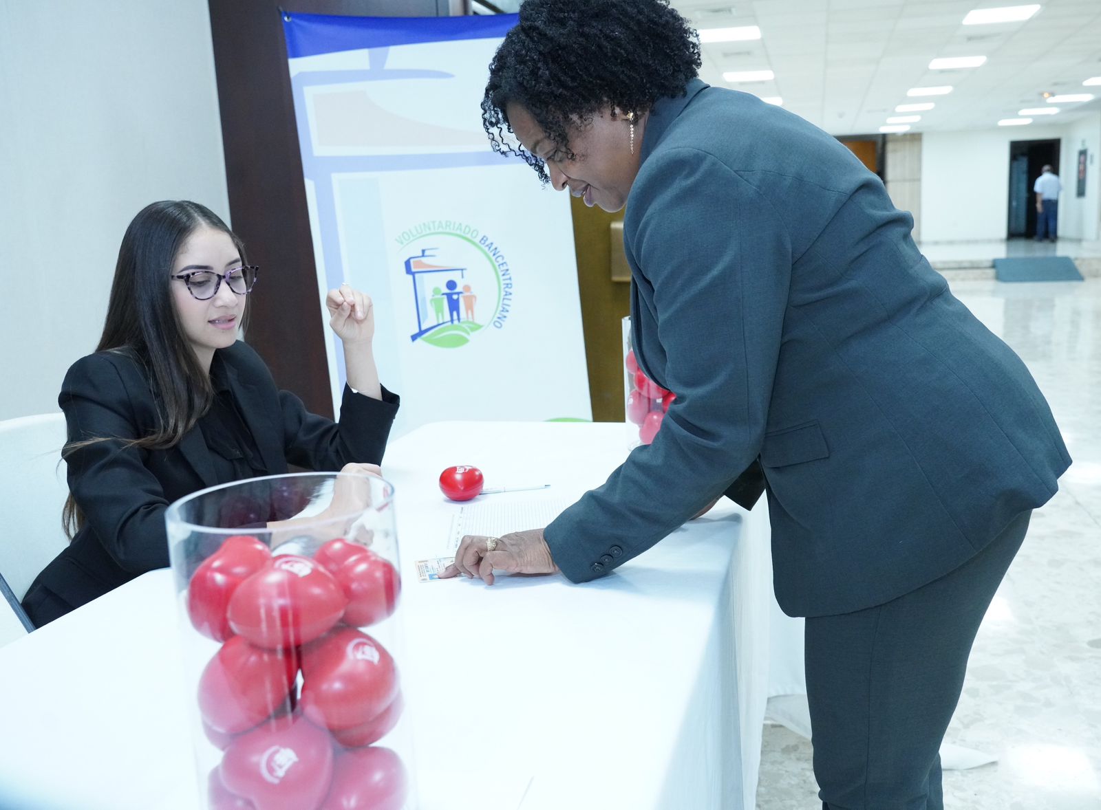 Voluntariado Bancentraliano realizó su 6ª jornada de donación de sangre en colaboración con la Cruz Roja Dominicana