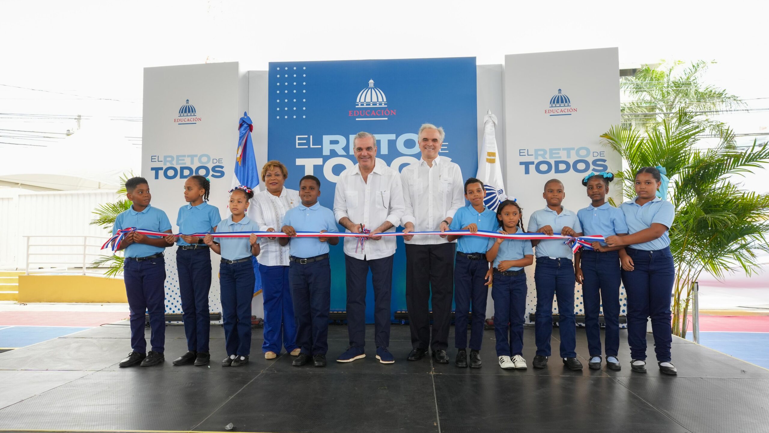 Presidente Abinader inaugura techado deportivo escolar multiusos del centro educativo Elvira de Mendoza, de Boca Chica