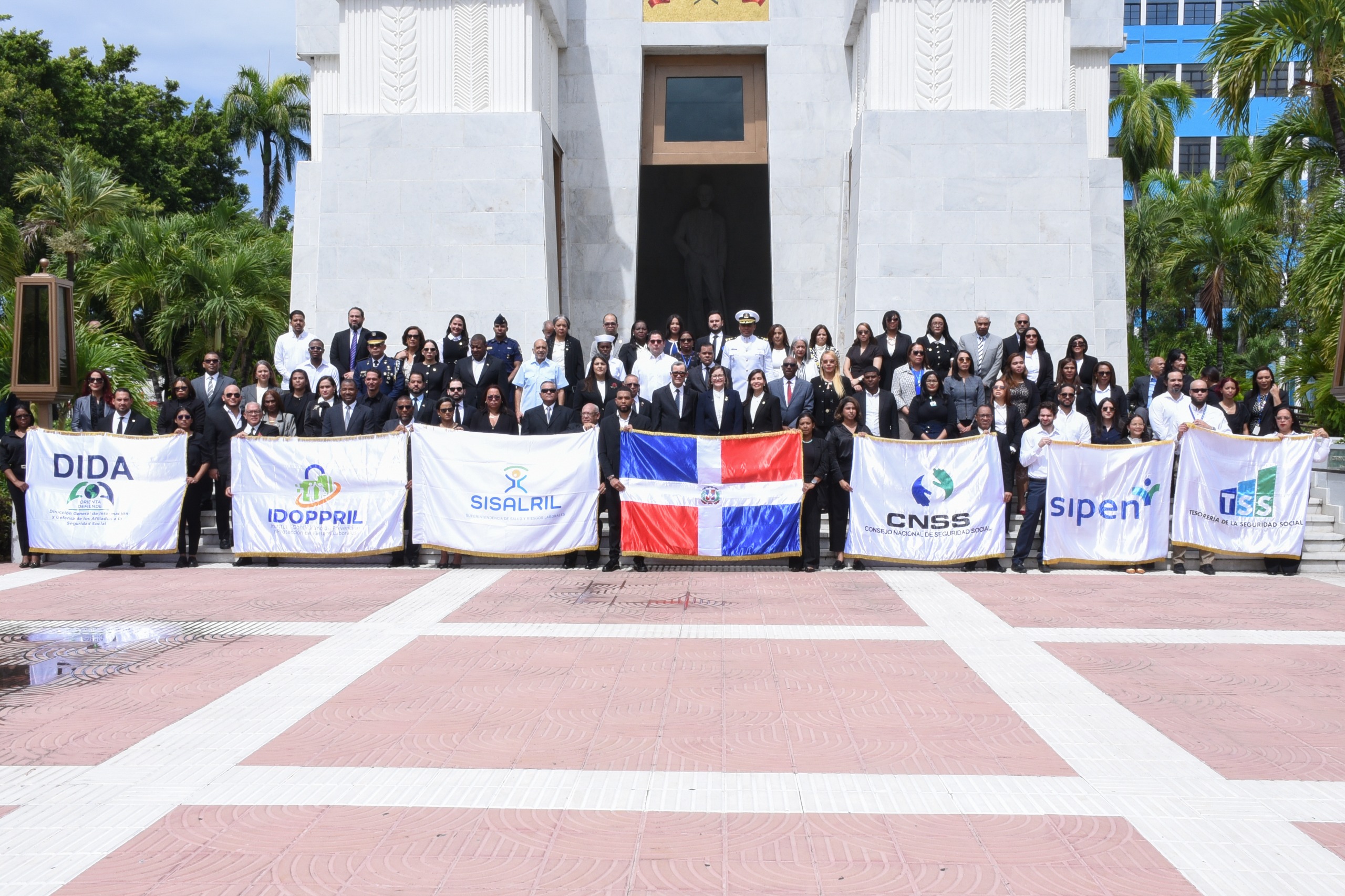 CNSS honra a los padres de la patria con motivo a la Semana de la Seguridad Social