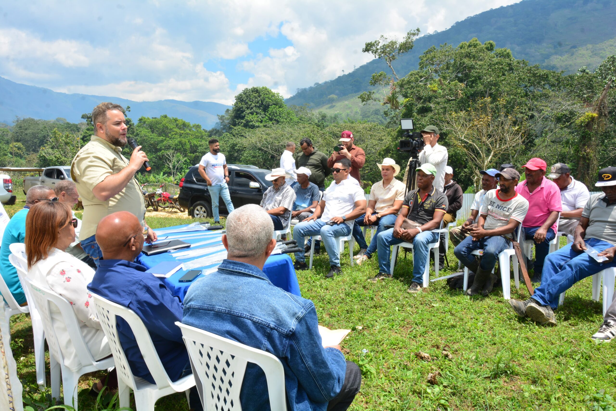 Hecmilio Galvan impulsa recuperación de montañas de la Frontera
