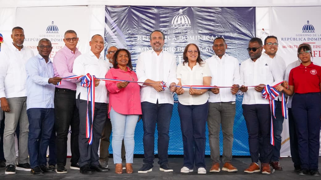 Gobierno continua transformando el deporte escolar; INEFI entrega techado en San Juan de la maguana