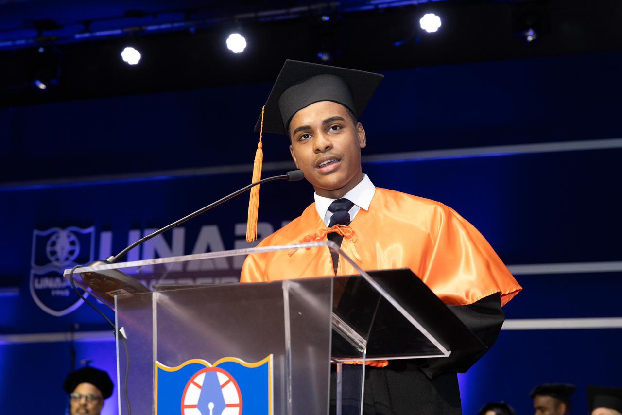 Yeuri Agramonte, joven promesa intelectual dominicana, se gradúa Summa Cum Laude con índice 4.0/4.0 en UNAPEC.