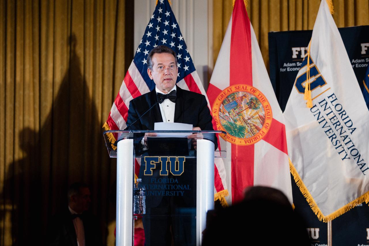 Ito Bisonó resalta liderazgo de Presidente Abinader en FIU durante reconocimiento como Champion of Freedom Ito Bisonó resalta liderazgo de Presidente Abinader en FIU durante reconocimiento como Champion of Freedom