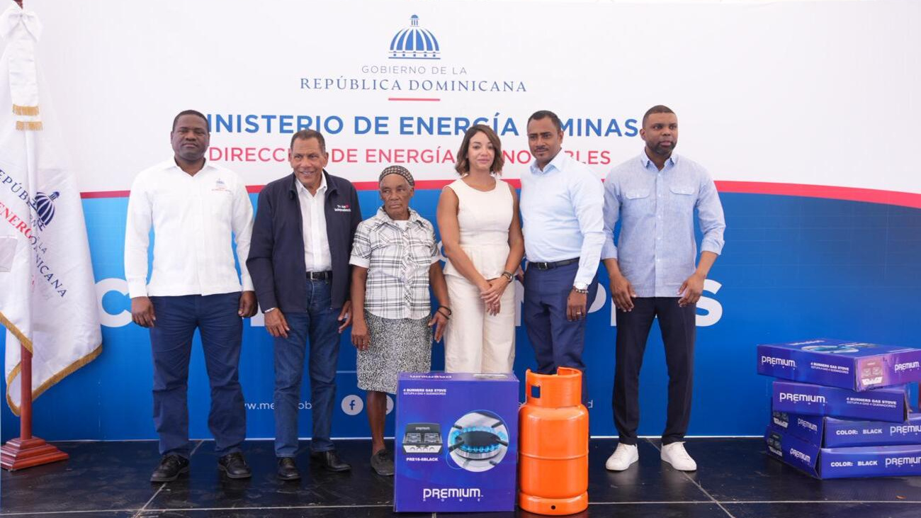 Energía y Minas beneficia hogares de la provincia Independencia con entrega de kits de cocinas limpias Energía y Minas beneficia hogares de la provincia Independencia con entrega de kits de cocinas limpias
