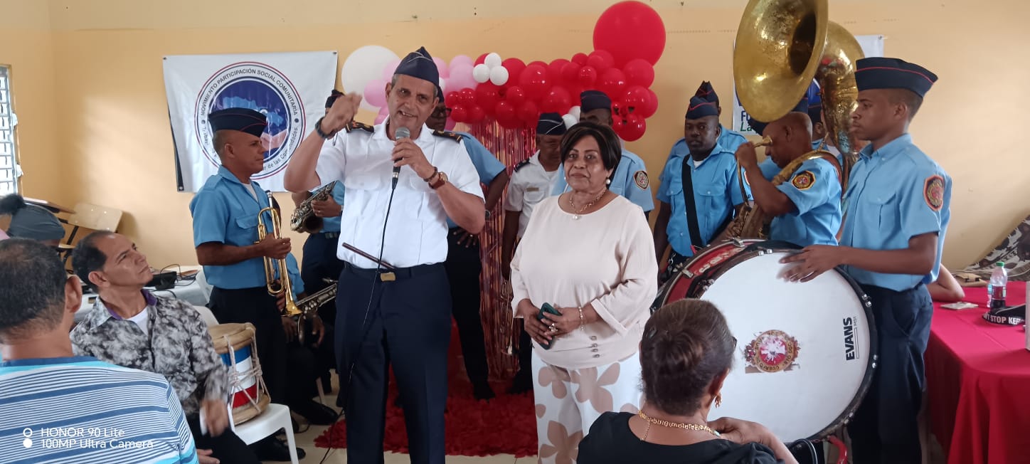 Organizaciones agasajan más de un centenar de madres en Villa Duarte