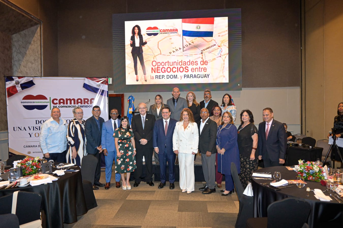 La Cámara de Comercio Dominico Paraguaya fortalece lazos comerciales y de inversión en un exitoso encuentro empresarial. La Cámara de Comercio Dominico Paraguaya fortalece lazos comerciales y de inversión en un exitoso encuentro empresarial.