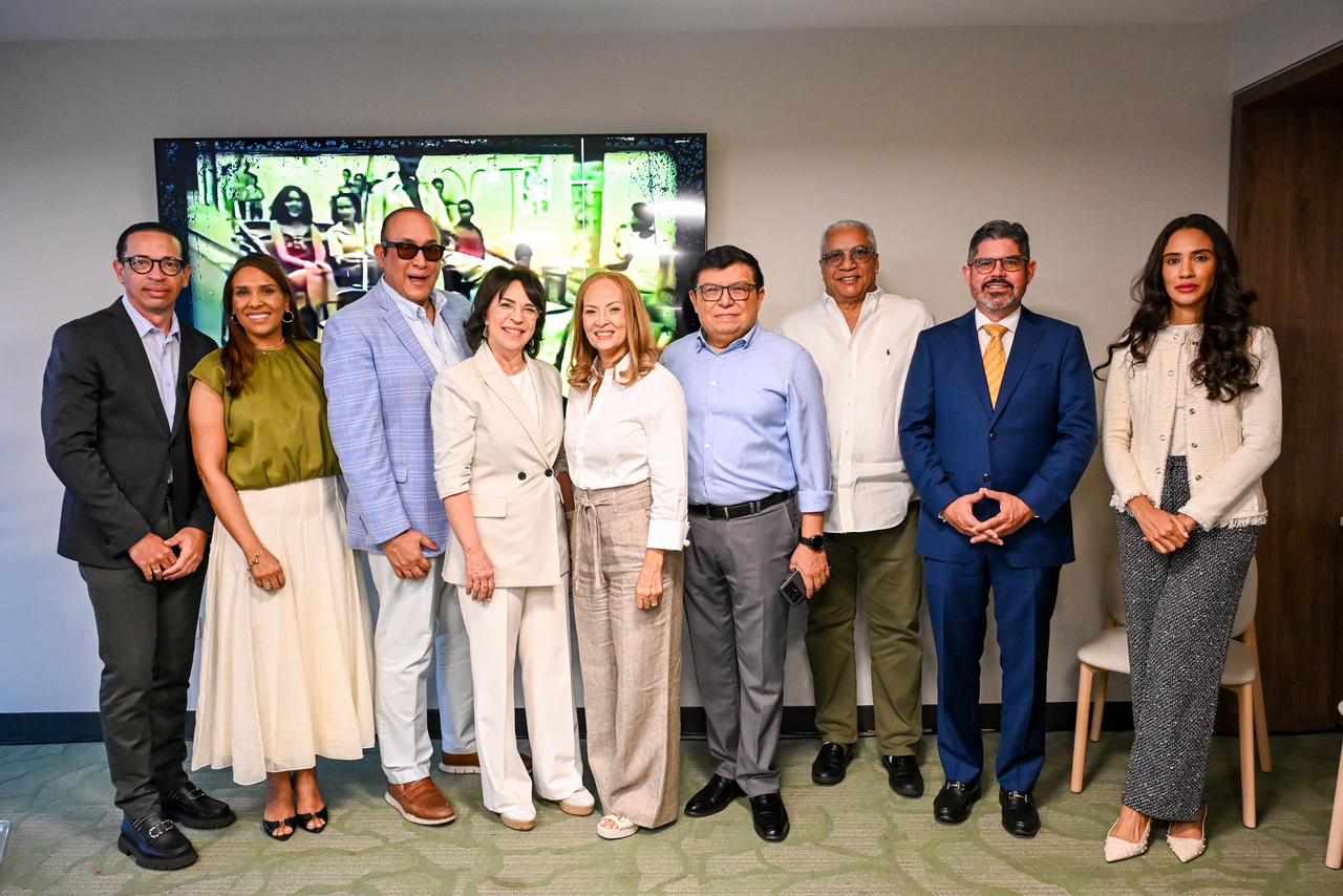 Alcaldía de Santiago presenta proyecto “Coches Turísticos” enfocado en bienestar animal, dignificación de cocheros y preservación cultural