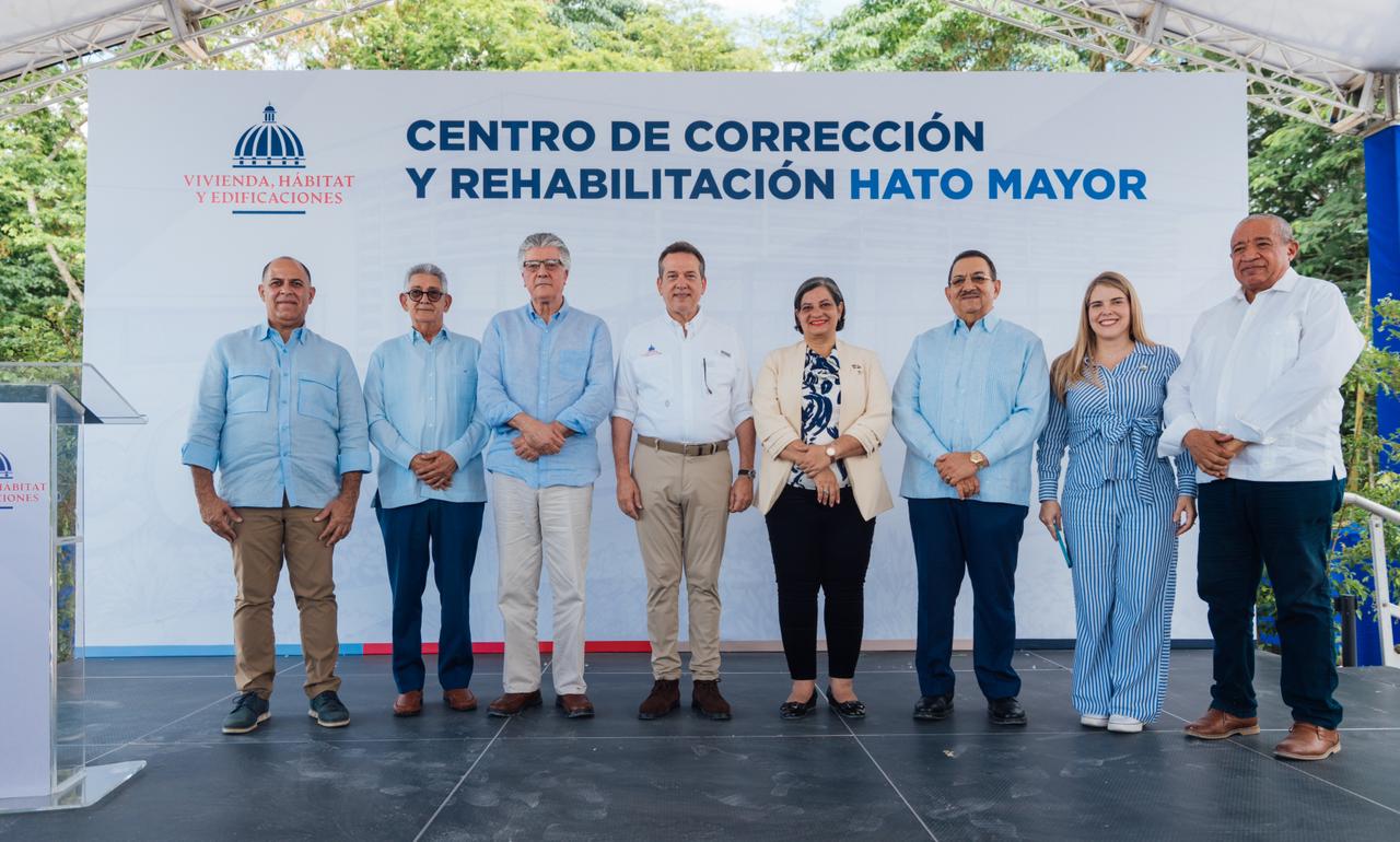 Ministro Ito Bisonó dejó iniciados los trabajos de construcción del Centro de Corrección y Rehabilitación Hato Mayor.