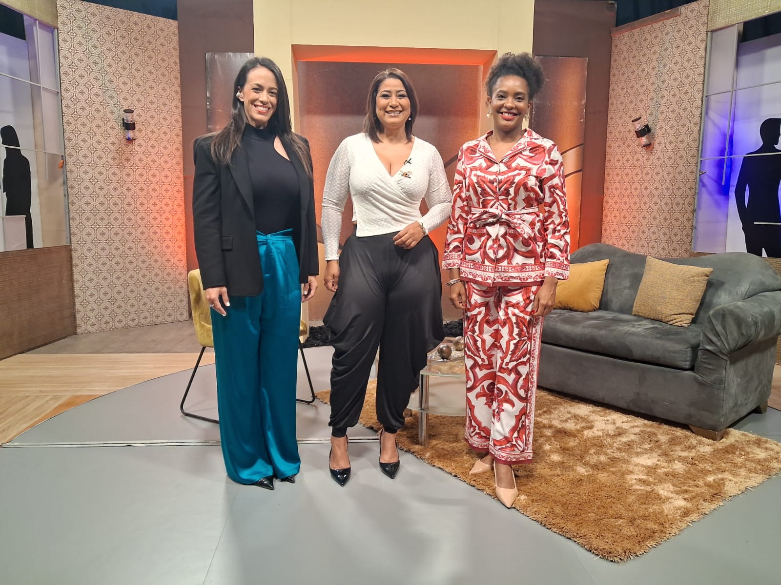 Milian Reyes con su congreso Músicapress y la escenógrafa dominicana Ángela Berna llegan a Fiestas y Personalidades Milian Reyes con su congreso Músicapress y la escenógrafa dominicana Ángela Berna llegan a Fiestas y Personalidades