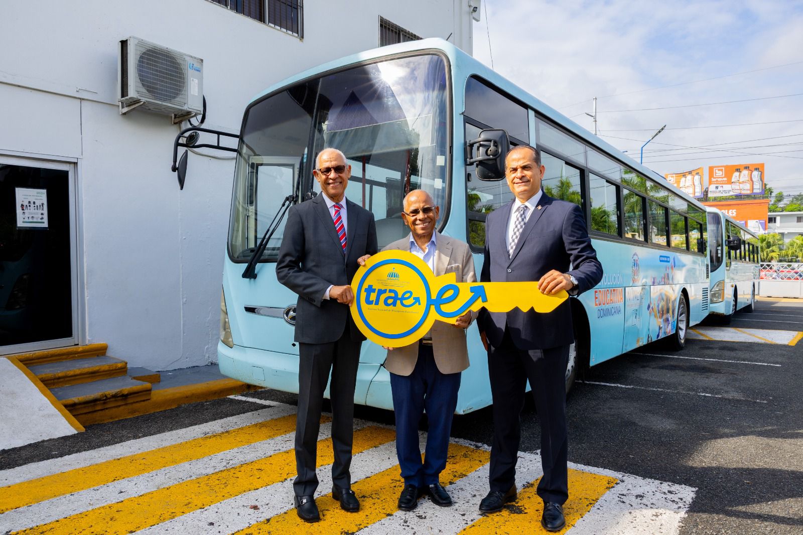 TRAE y OMSA entregan autobuses al ITSC para fortalecer transporte estudiantil TRAE y OMSA entregan autobuses al ITSC para fortalecer transporte estudiantil