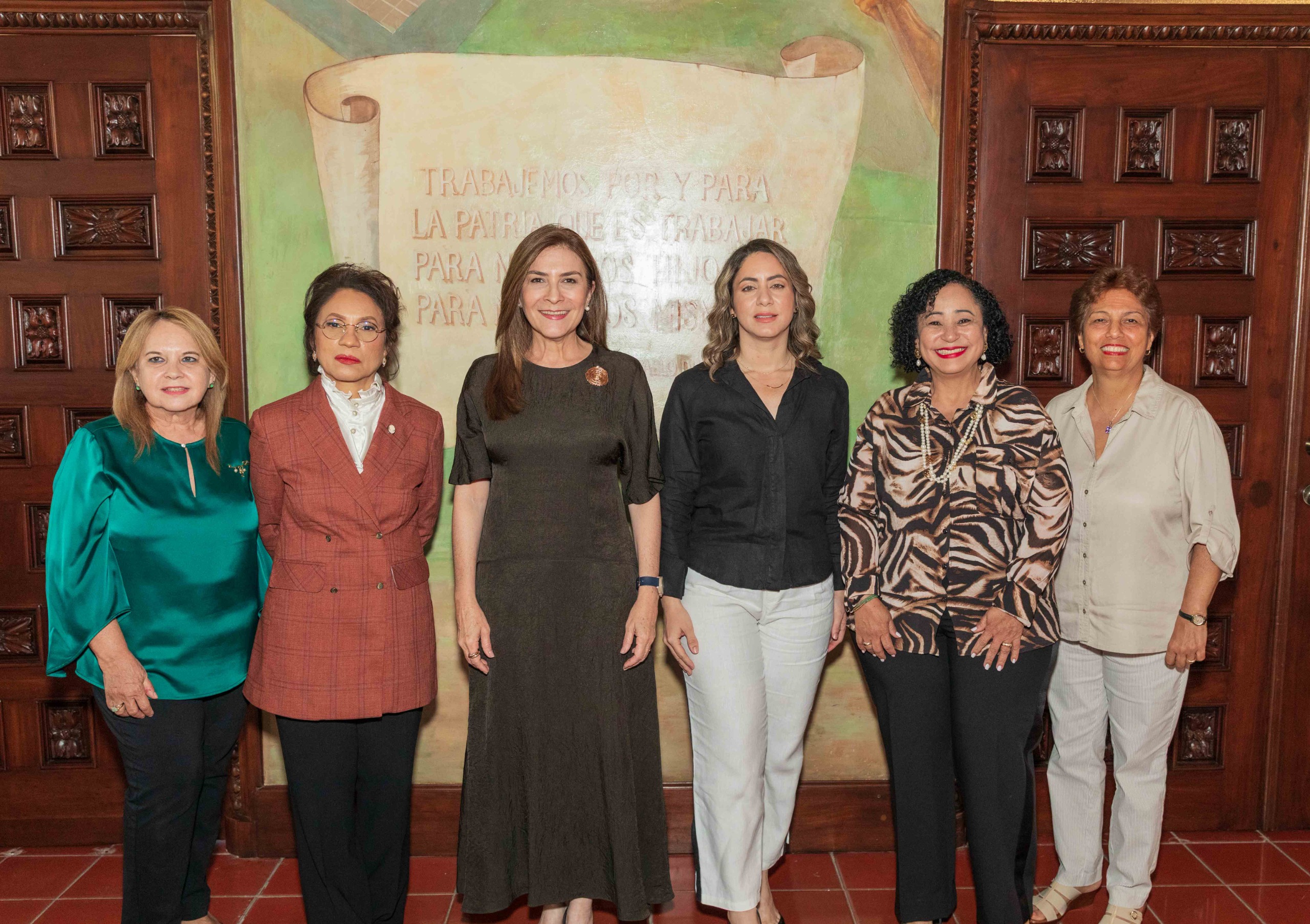 Reconocen al Palacio Consistorial como lugar del primer voto femenino de ensayo en RD