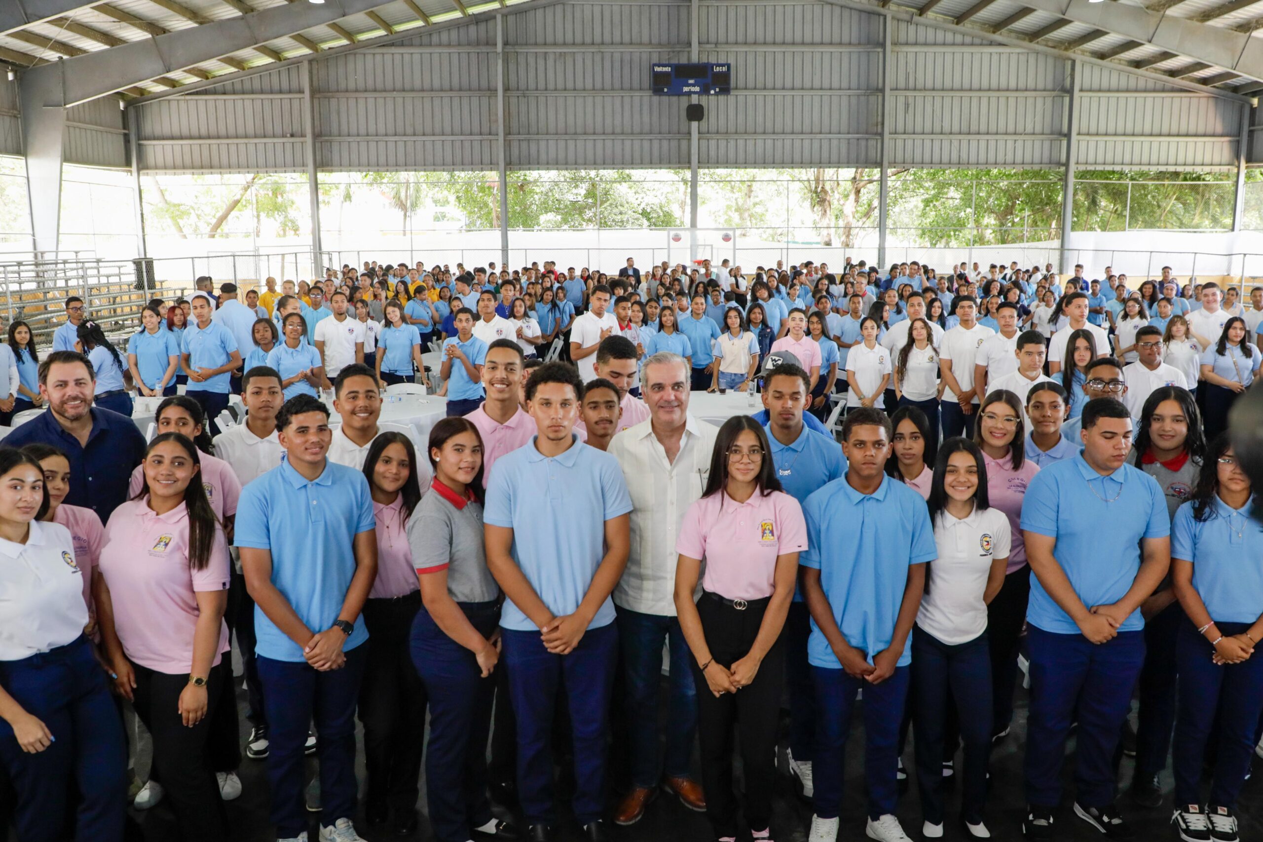 Presidente Abinader sostiene encuentro con 350 estudiantes en San José de Ocoa donde jóvenes destacan su cercanía, espacios de diálogo abierto para escuchar sus inquietudes y valoran obras del Gobierno Presidente Abinader sostiene encuentro con 350 estudiantes en San José de Ocoa donde jóvenes destacan su cercanía, espacios de diálogo abierto para escuchar sus inquietudes y valoran obras del Gobierno