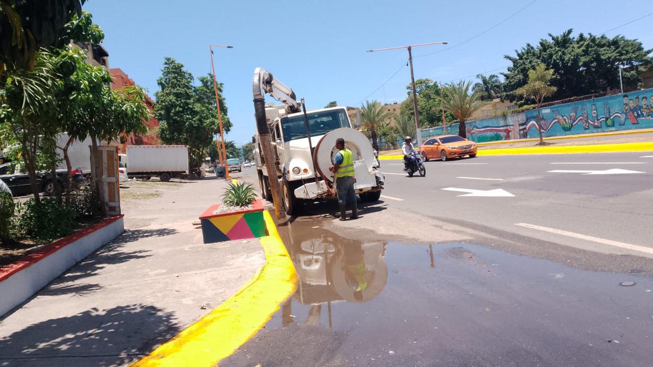 Alcaldía del Distrito Nacional intensifica operativos de limpieza ante la incidencia de una vaguada