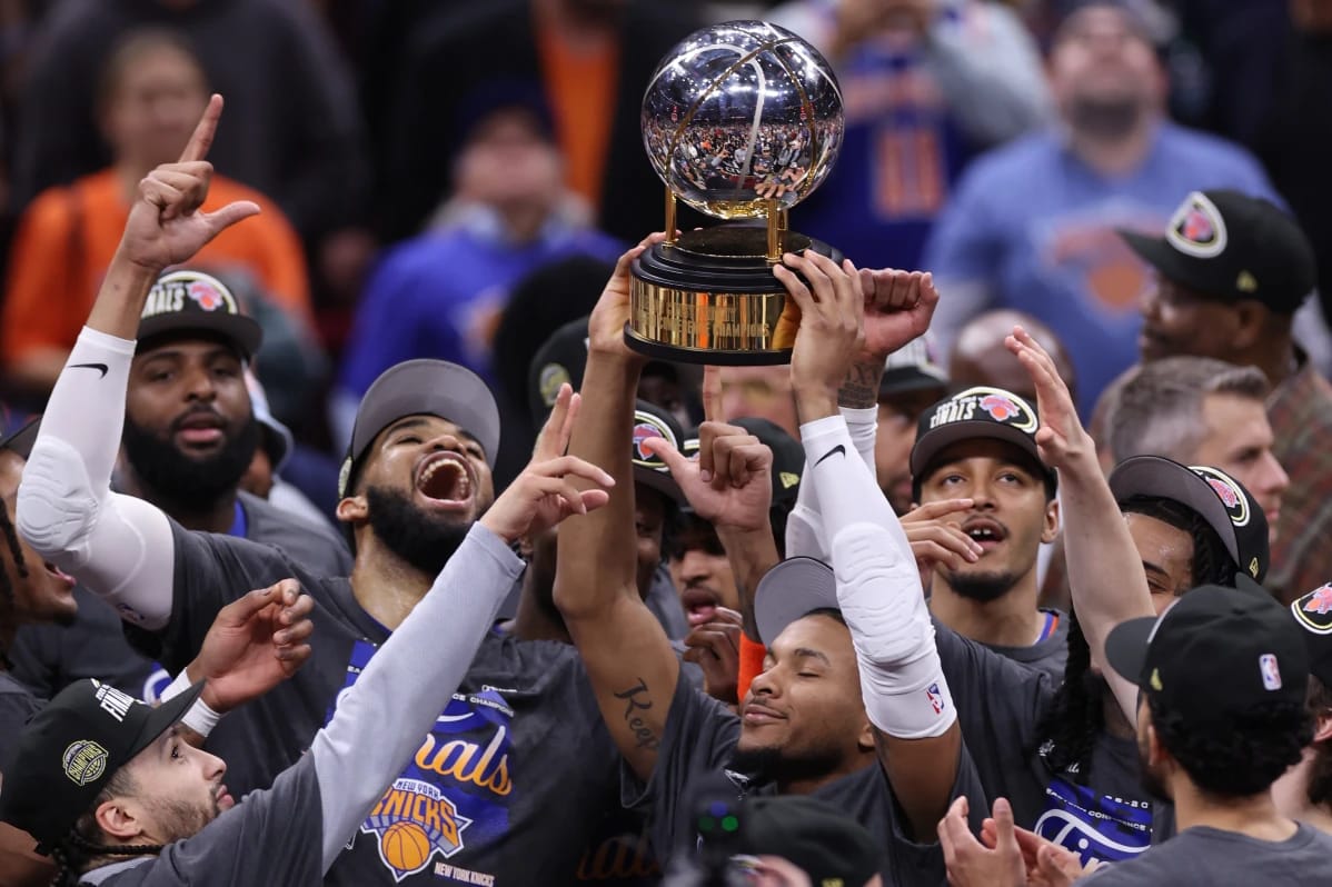 Jalen Brunson lleva a los Knicks a las Finales de la NBA y gana el Trofeo Larry Bird como MVP de las Finales de la Conferencia Este Jalen Brunson lleva a los Knicks a las Finales de la NBA y gana el Trofeo Larry Bird como MVP de las Finales de la Conferencia Este