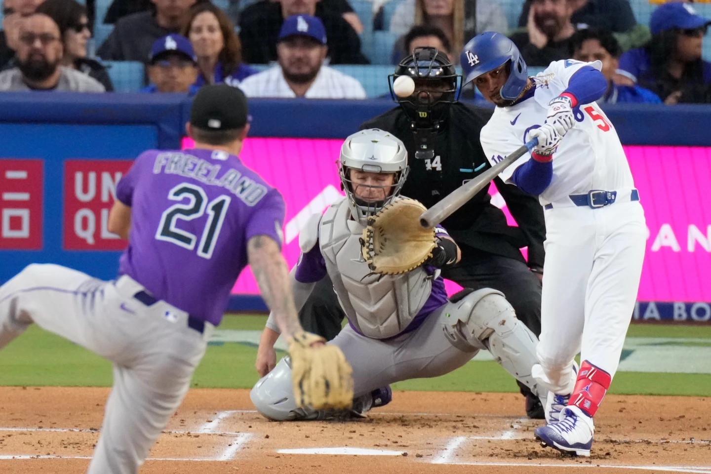 Betts conecta dos jonrones e impulsa cinco carreras mientras los Dodgers aplastan a los Rockies 15-6.