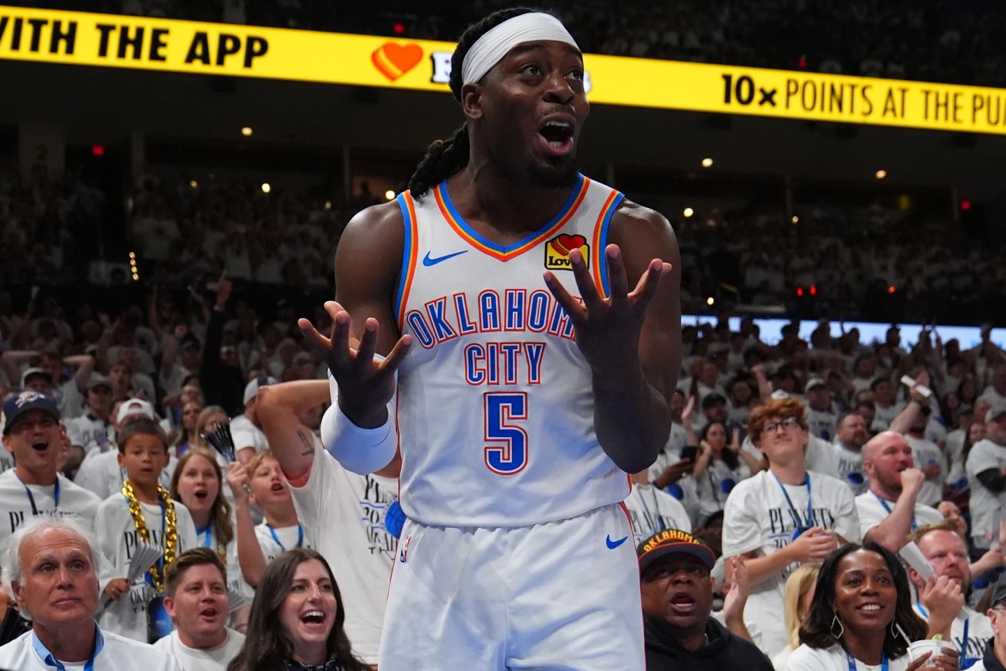 Los Thunder vencieron a los Spurs 127-114 en el quinto partido y se colocaron a una victoria de regresar a las Finales de la NBA. Los Thunder vencieron a los Spurs 127-114 en el quinto partido y se colocaron a una victoria de regresar a las Finales de la NBA.