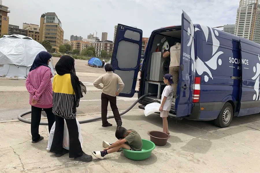 Una lavandería ambulante para ayudar a los desplazados libaneses