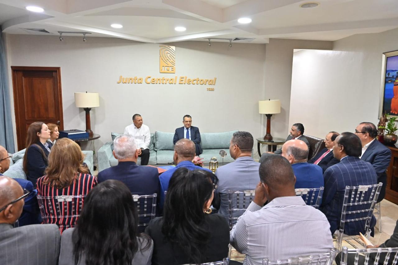 FOPPPREDOM advierte ante la JCE que nueva reducción al financiamiento pondría en riesgo el sistema de partidos