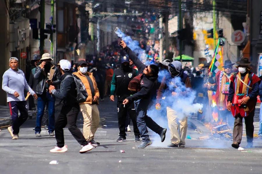 Seis regiones de Bolivia afrontan 59 bloqueos tras el fracaso del operativo de despeje de ruta Seis regiones de Bolivia afrontan 59 bloqueos tras el fracaso del operativo de despeje de ruta