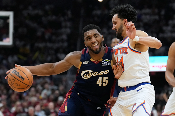 Donovan Mitchell y los Cavaliers caen en una peligrosa desventaja de 3-0 mientras los Knicks siguen imparables como visitantes en las finales del Este Donovan Mitchell y los Cavaliers caen en una peligrosa desventaja de 3-0 mientras los Knicks siguen imparables como visitantes en las finales del Este