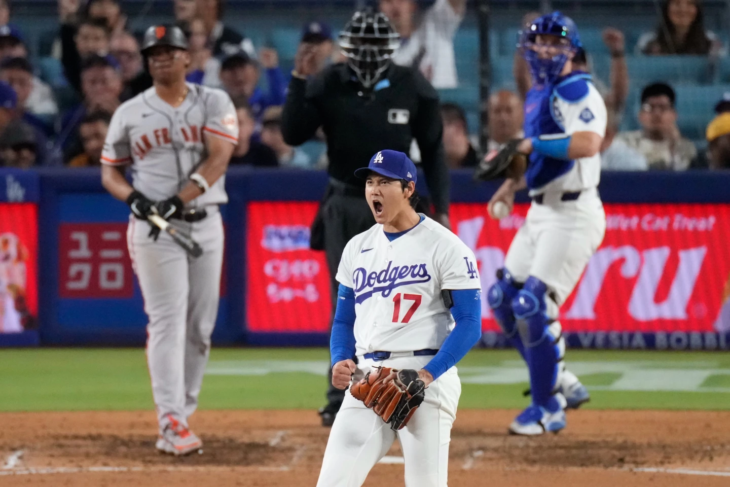 Ohtani lanzó 7 entradas sin permitir carreras y los Dodgers vencieron a los Giants 4-0 para poner fin a una racha de 4 derrotas consecutivas. Ohtani lanzó 7 entradas sin permitir carreras y los Dodgers vencieron a los Giants 4-0 para poner fin a una racha de 4 derrotas consecutivas.