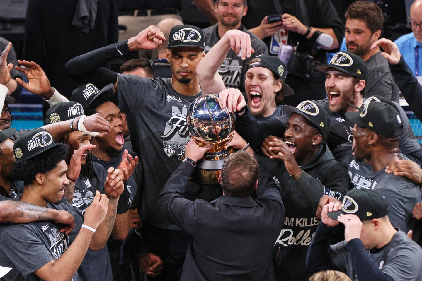 Wembanyama y los Spurs ganan la Conferencia Oeste, derrotan al Thunder 111-103 en el séptimo partido y se dirigen a las Finales de la NBA.
